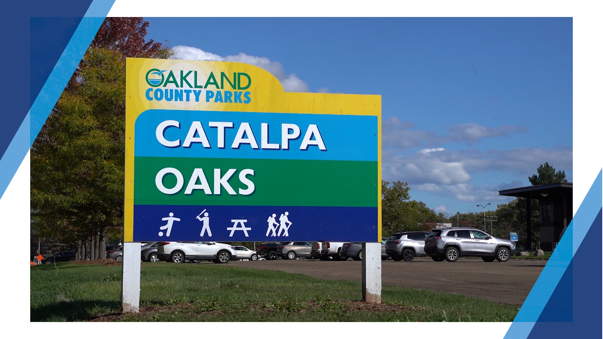 A picture of the Oakland County Parks Catalapa Oaks sign that is posted in front of its parking lot