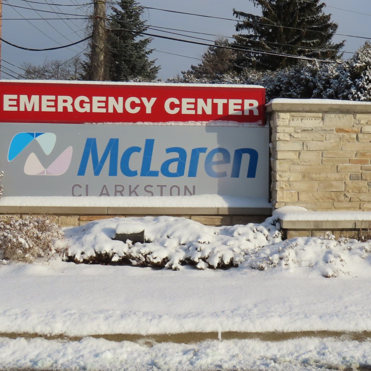 McLaren Clarkston entrance sign in winter